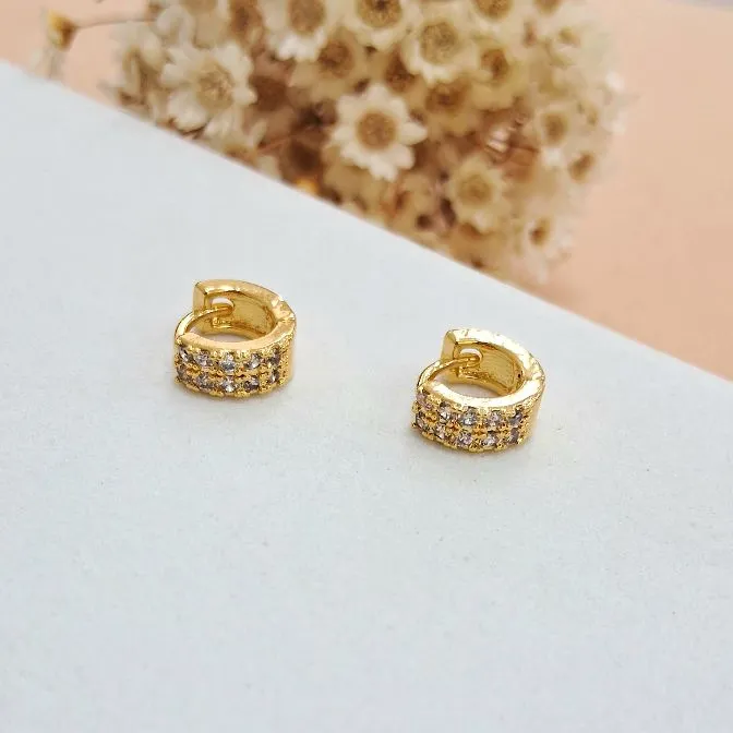 Argolinha cravejada duas filheiras de zirconia