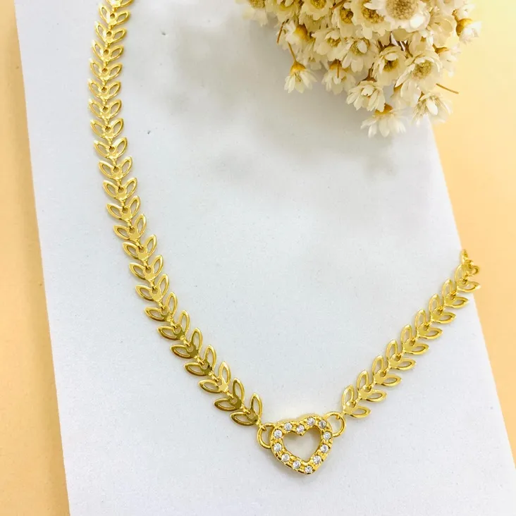 Choker escamas vazadas com coração