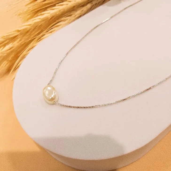 Colar Pérola Oval Banho em Prata