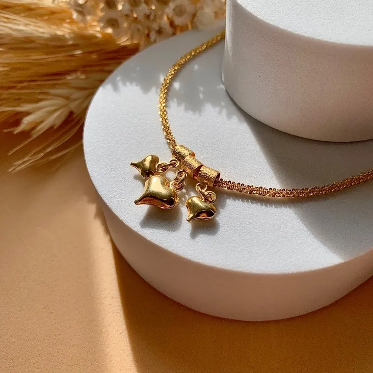 Pulseira 3D com pingente de corações