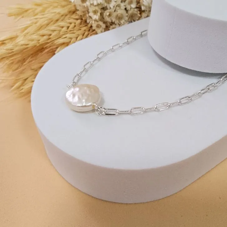 Pulseira Circulo de Perola Barroca Banho em Prata