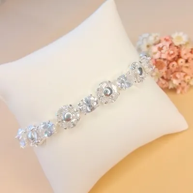 Pulseira com zircônias luxuosas banho em prata