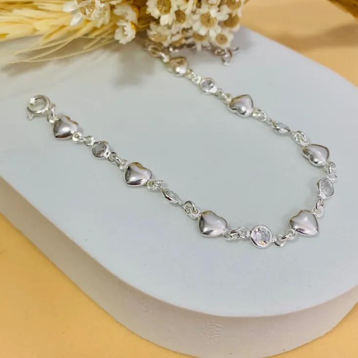 Pulseira corações e brilhos