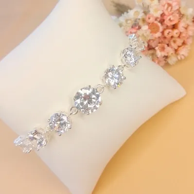 Pulseira luxo com zircônias banho em prata