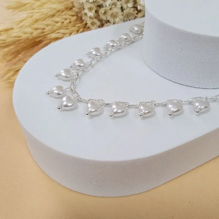 Pulseira Perolas de Coração Banho em Prata