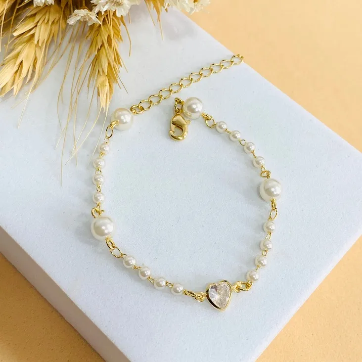 Pulseira Pérolas Luxuosas com coração ponto de luz