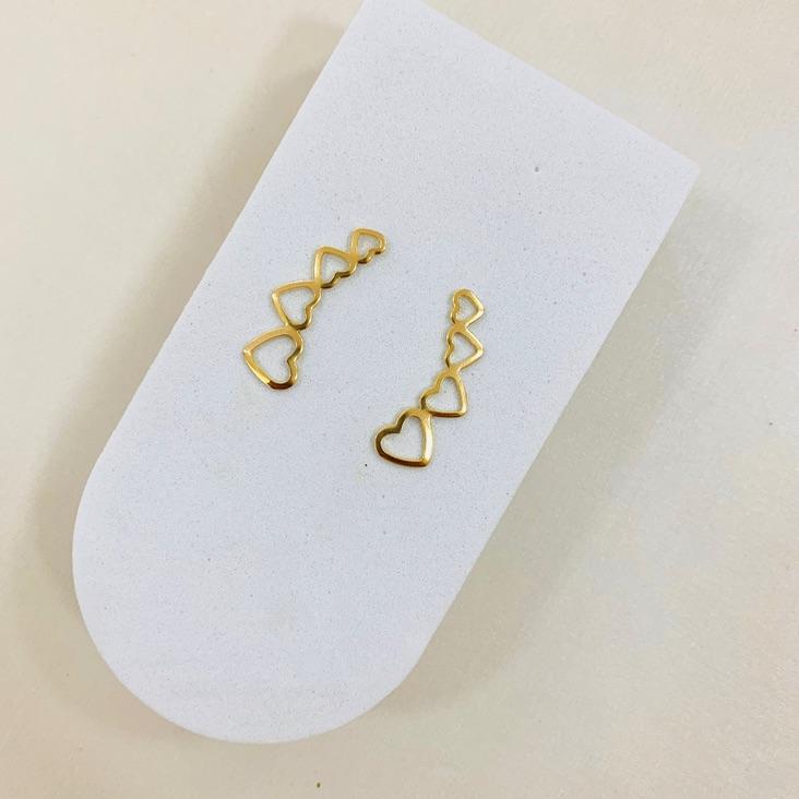 Brinco ear cuff corações