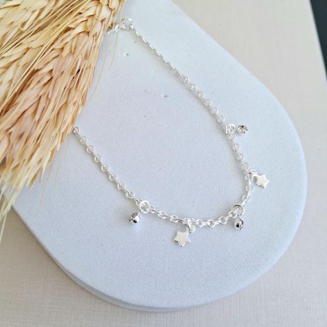 Pulseira com estrelas e pontinhos de luz