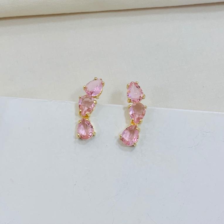 Brinco ear hook gotas rosas