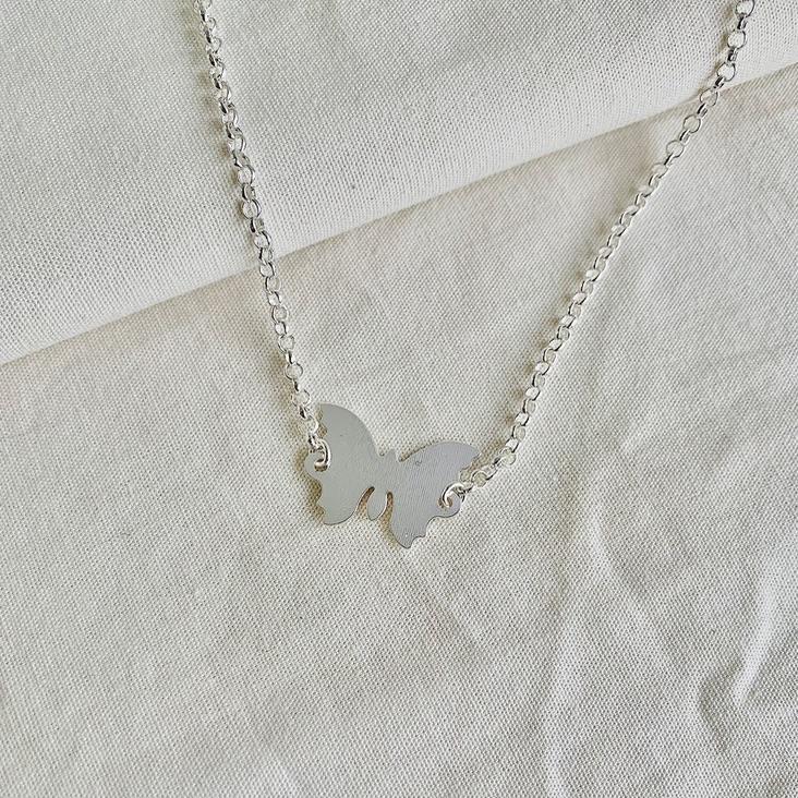 Choker borboleta lisa