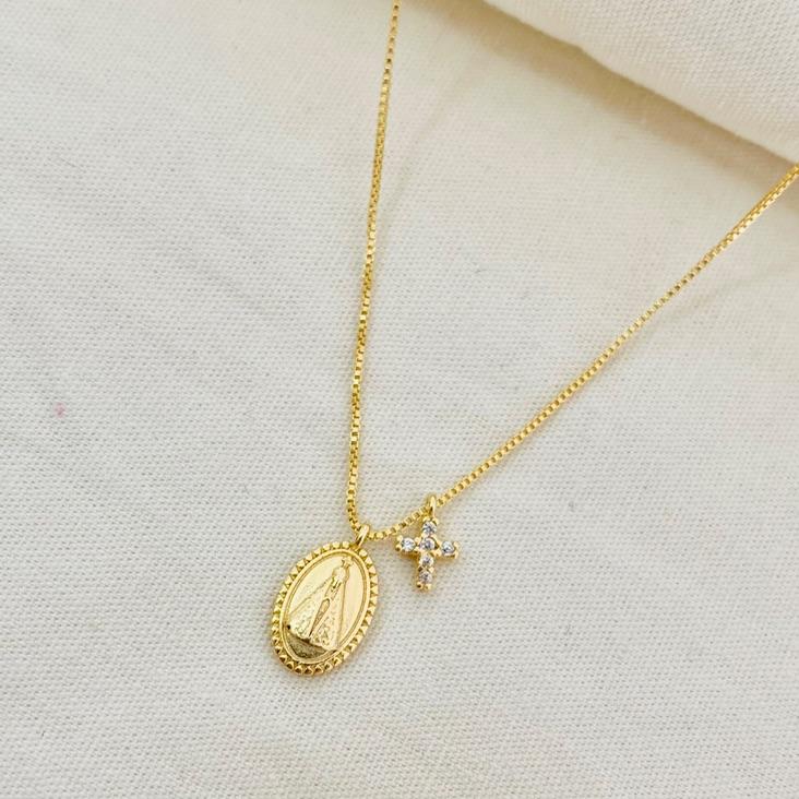 Colar medalhinha Nossa Senhora e crux cravejada