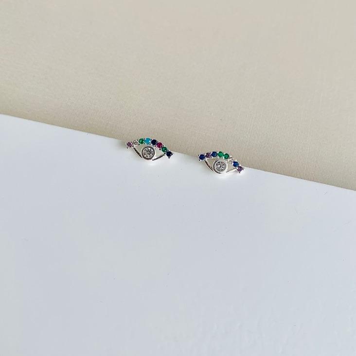 Brinco olho cravejado com zirconia