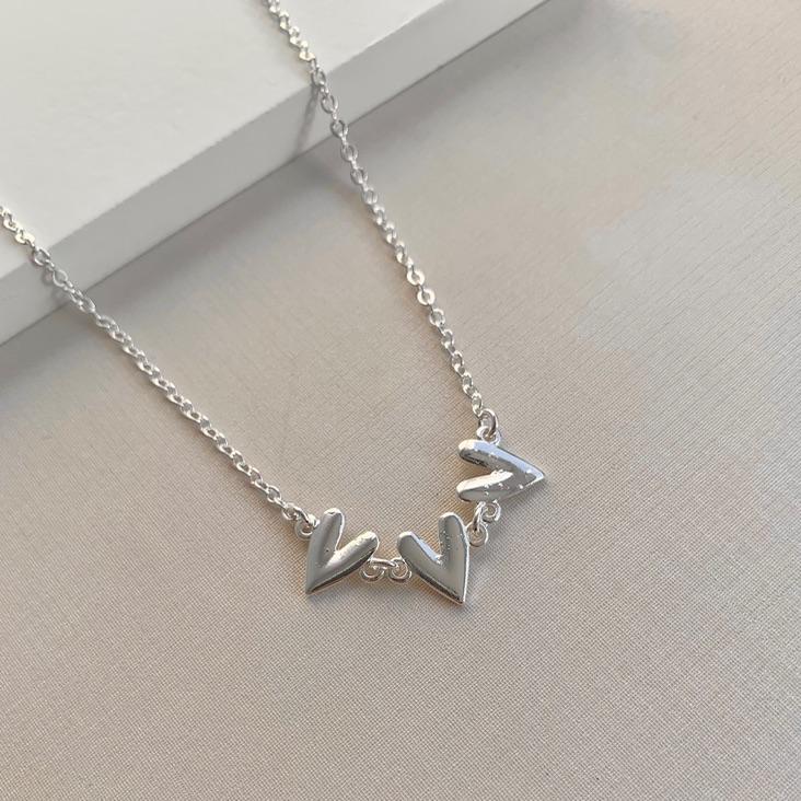 Choker três coraçoes