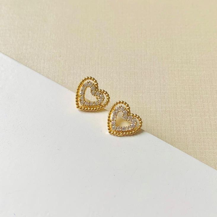 Brinco coração cravejado-coração de bolinhas