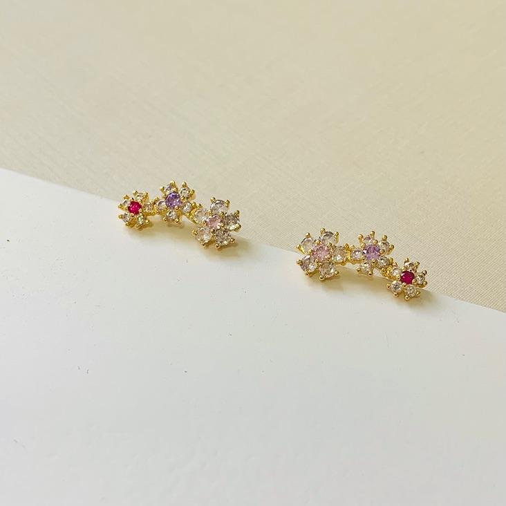 Brinco ear cuff flores cravejada