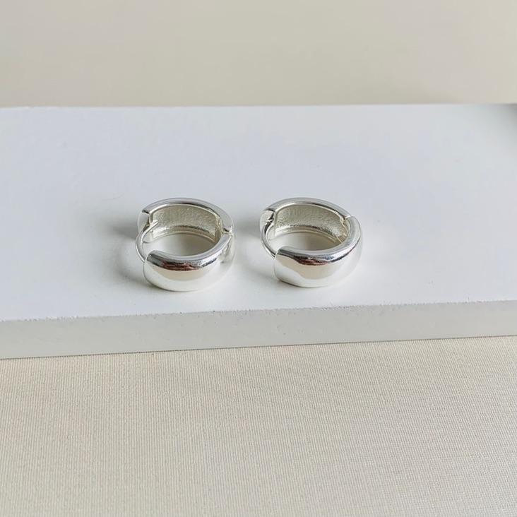 Argolinha grossa lisa M