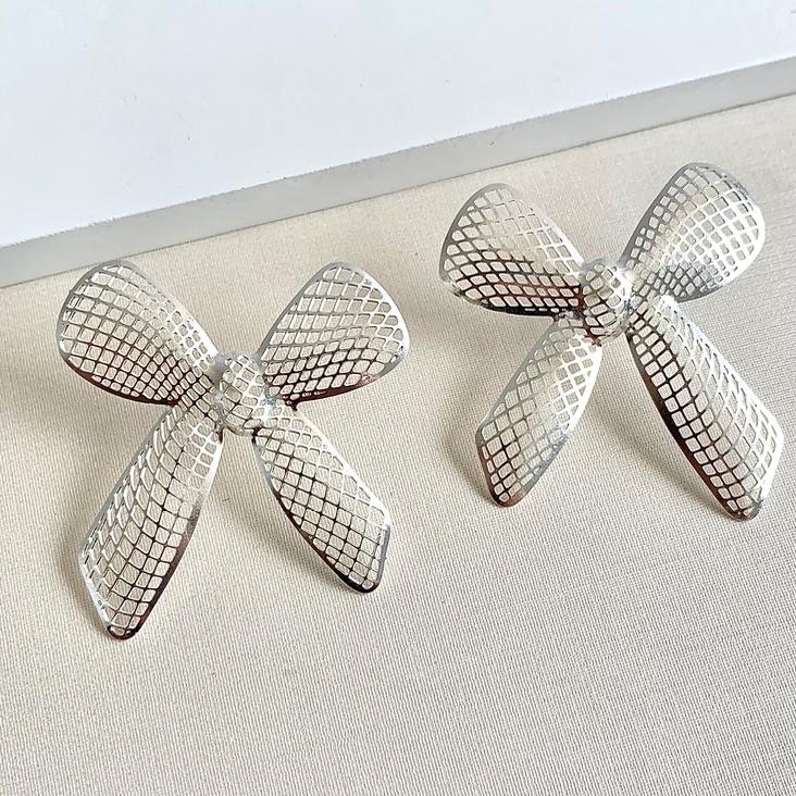 Brinco luxo laço detalhes vazados