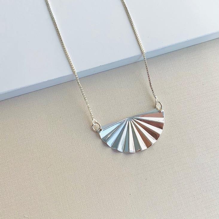 Colar coração delicado colors