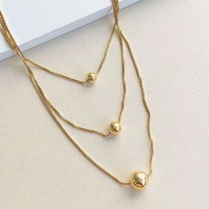 Colar tripla elegância bolinhas