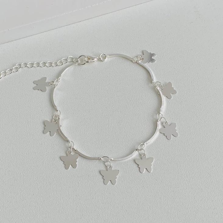 Pulseira com borboletas penduradas