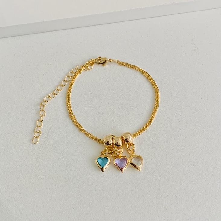 Pulseira com tres corações