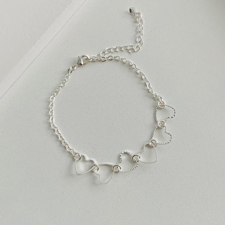 Pulseira corações vazados