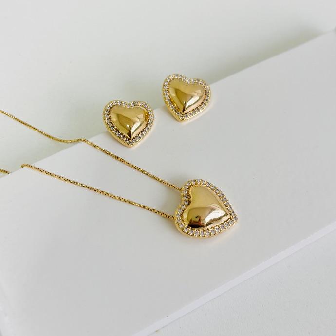 Conjunto coração liso cravejado em volta