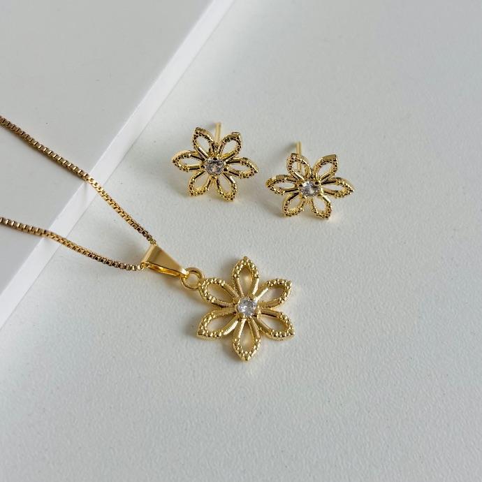 Conjunto flor vazada com zircônia