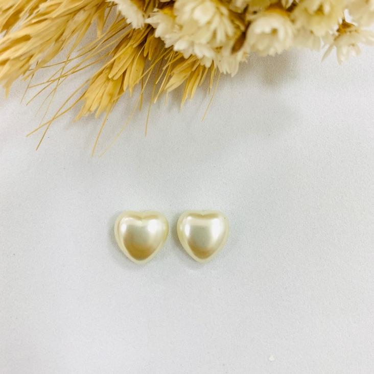 Brinco coração de pérola