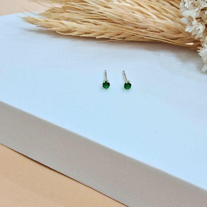 Brinco ponto de luz verde p - prata