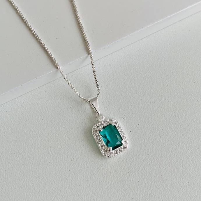 Colar zirconia quadrada com cravejado verde