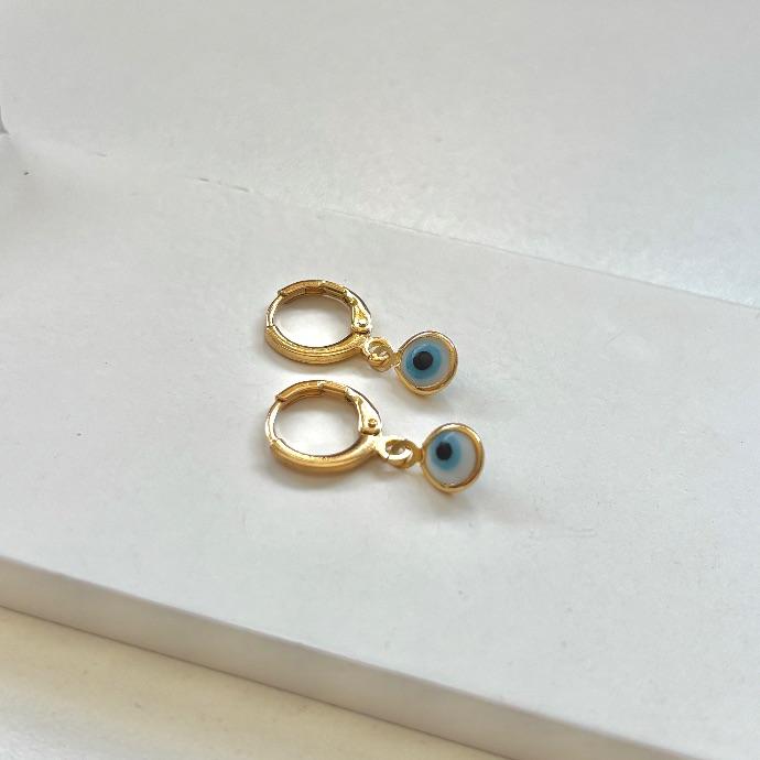 Brinco argolinha com olho grego branco