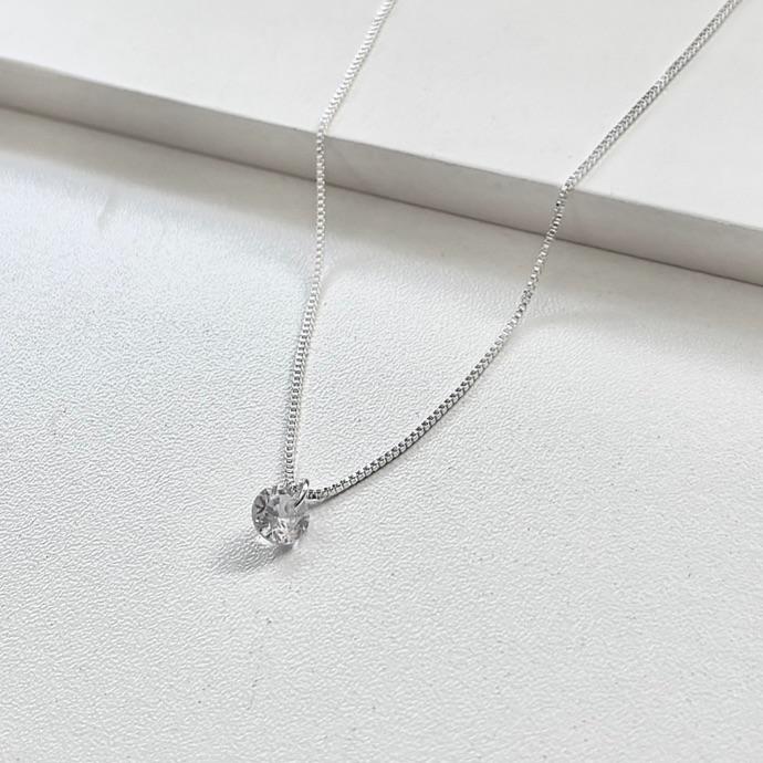 Colar brilho ponto de luz banho em prata