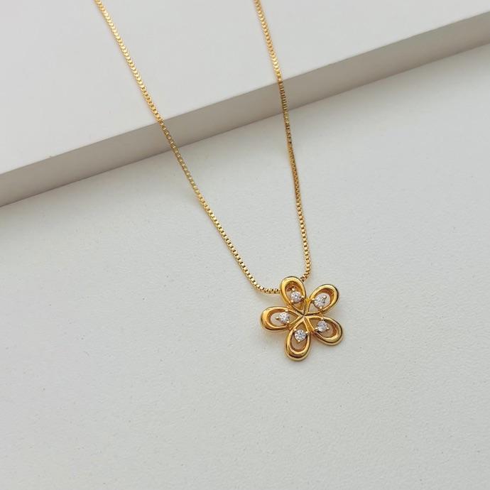 Colar flor 5 pétalas com zircônias