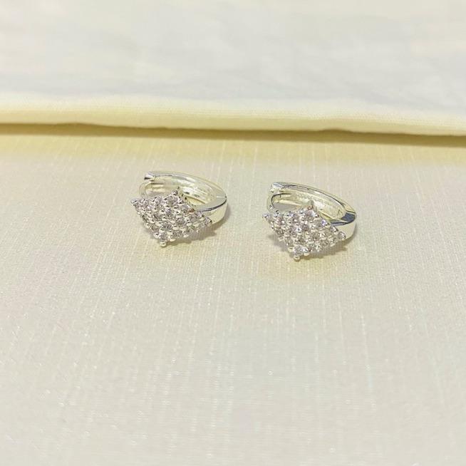 Argolinha cravejada tringulo 2 lados