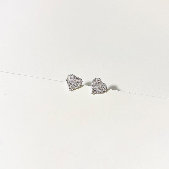 Brinco coração cravejado