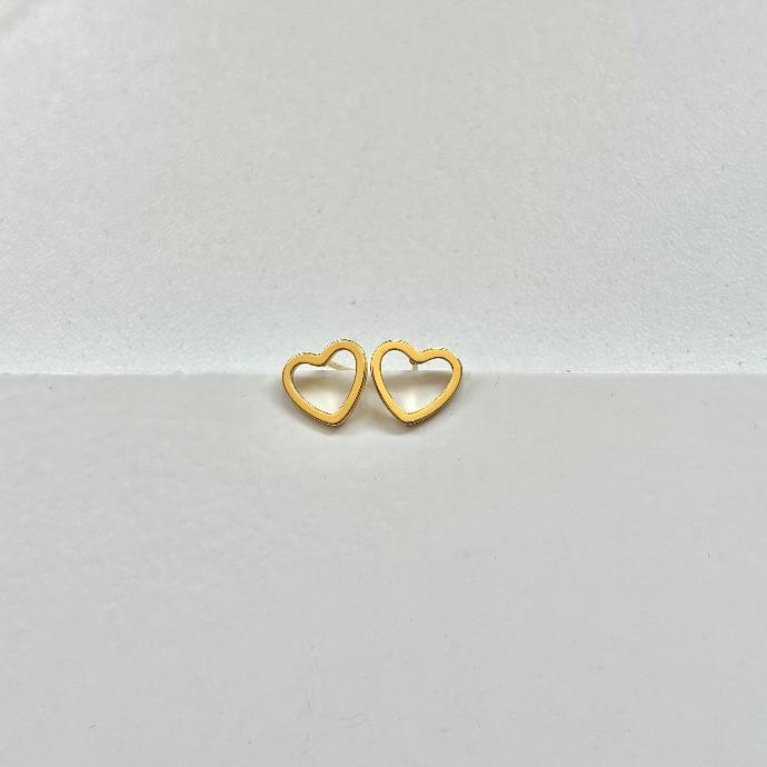 Brinco coração liso vazado