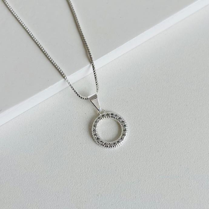 Colar circulo cravejado