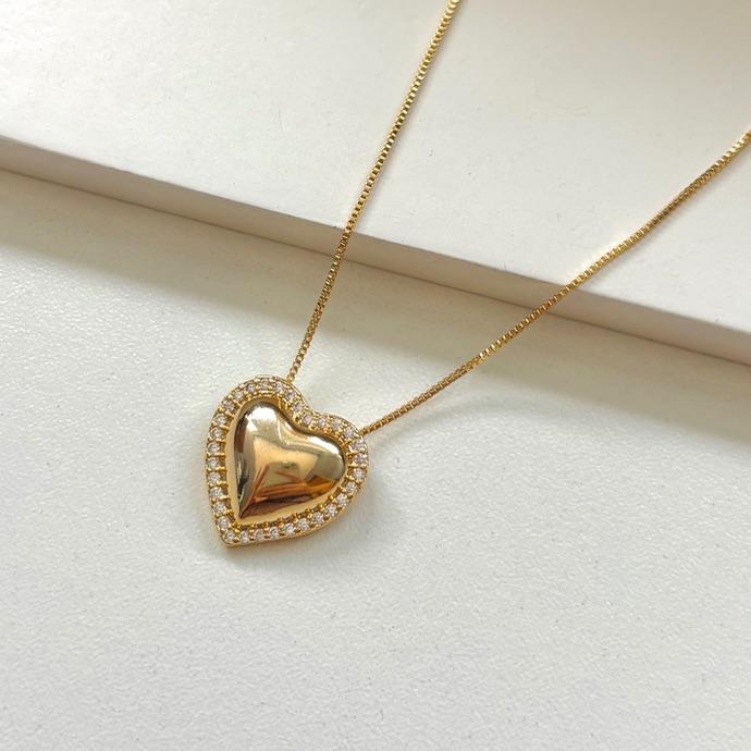 Colar coração com moldura cravejada