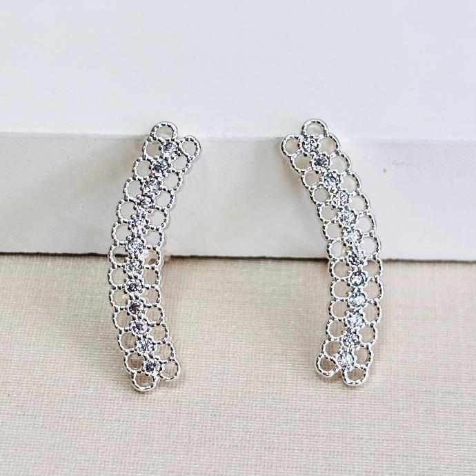 Brinco ear cuff cravejado