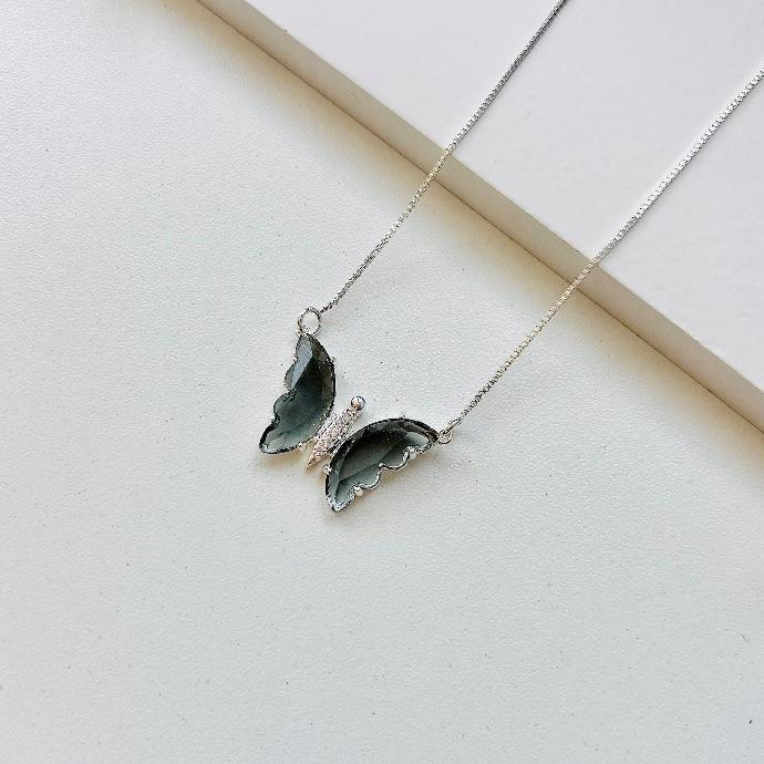 Colar borboleta preta