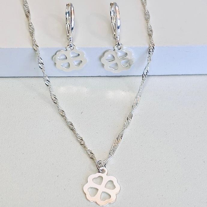 Conjunto trevo vazadinho prata