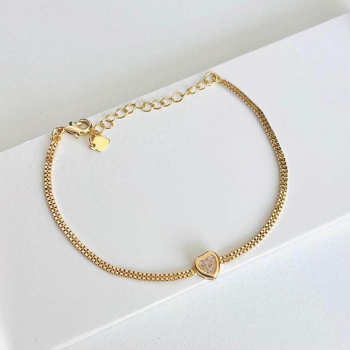 Pulseira fita pingente coração