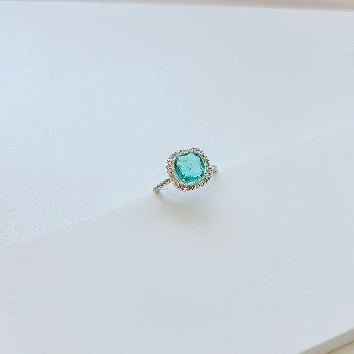Anel luxo quadrado zirconia verde com cravejado em volta