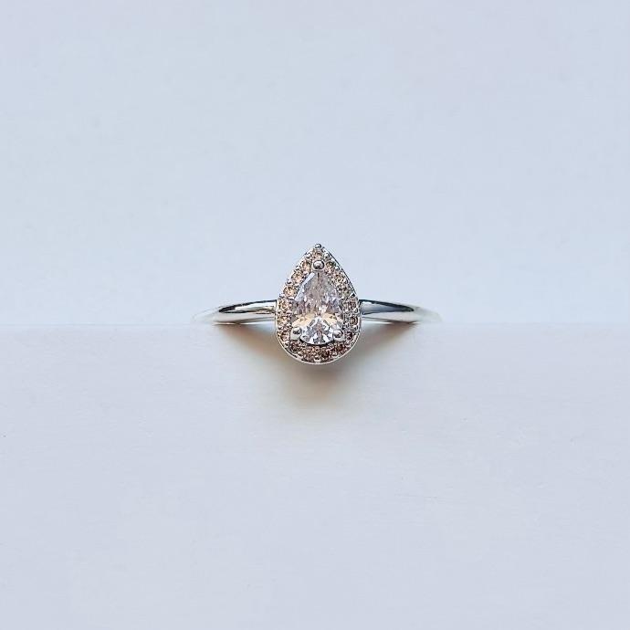 Anel gota zirconia com cravejado