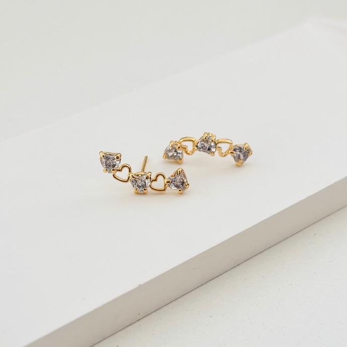 Brinco ear cuff coraçoes zirconias