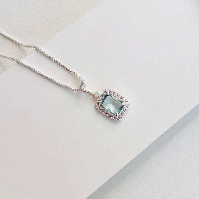 Colar zirconia quadrada com cravejado verde agua