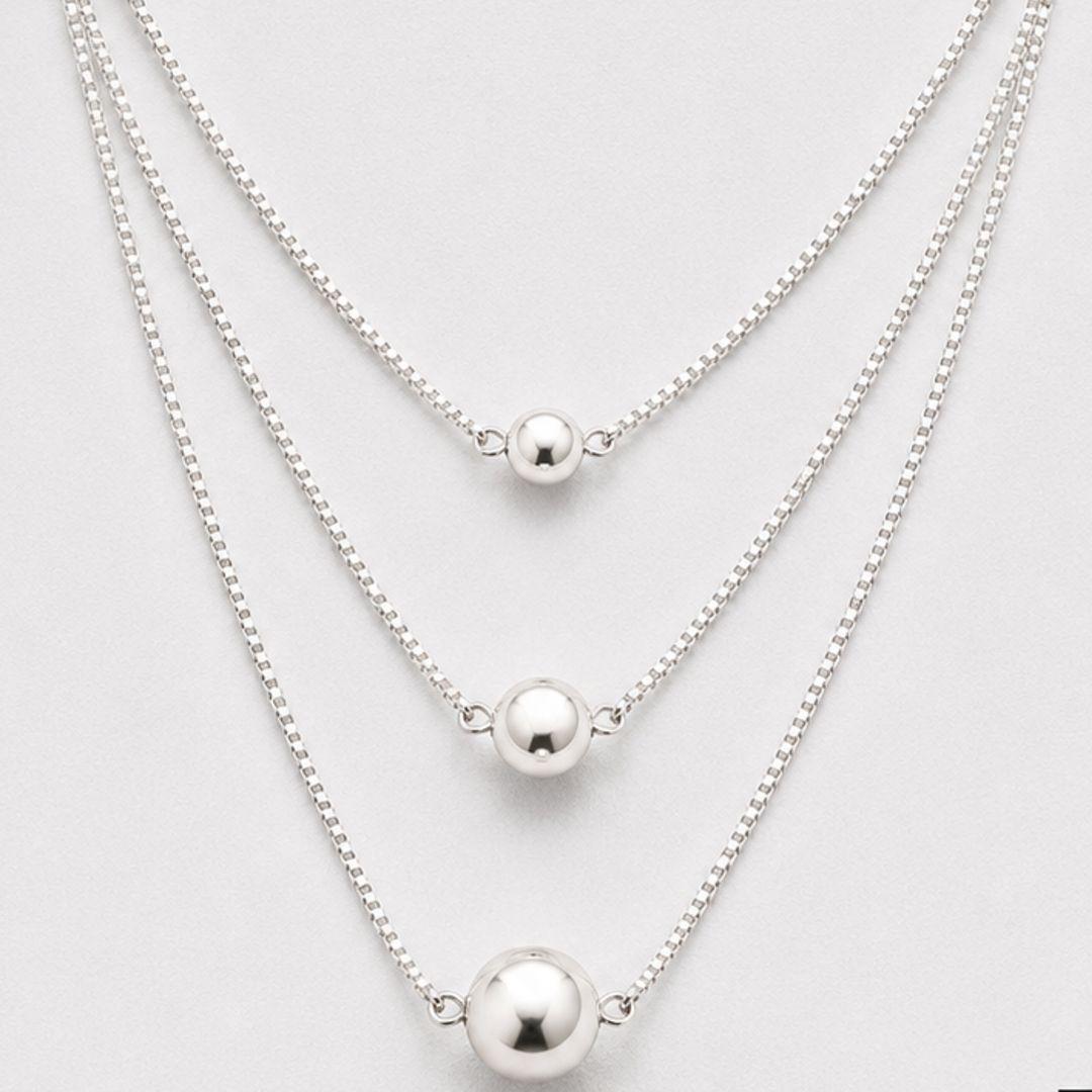 Colar tripla elegância bolinhas