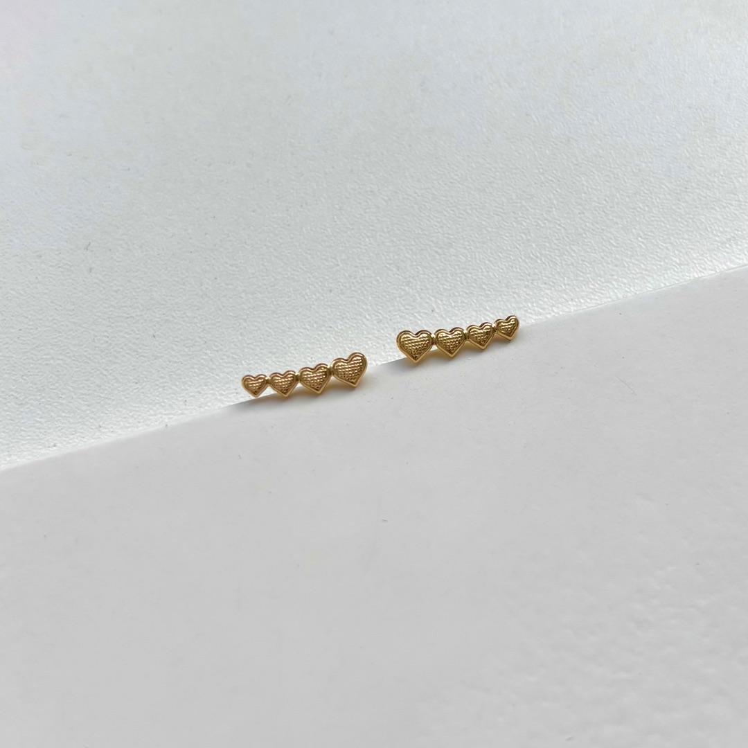 Brinco quatro corações diamantados