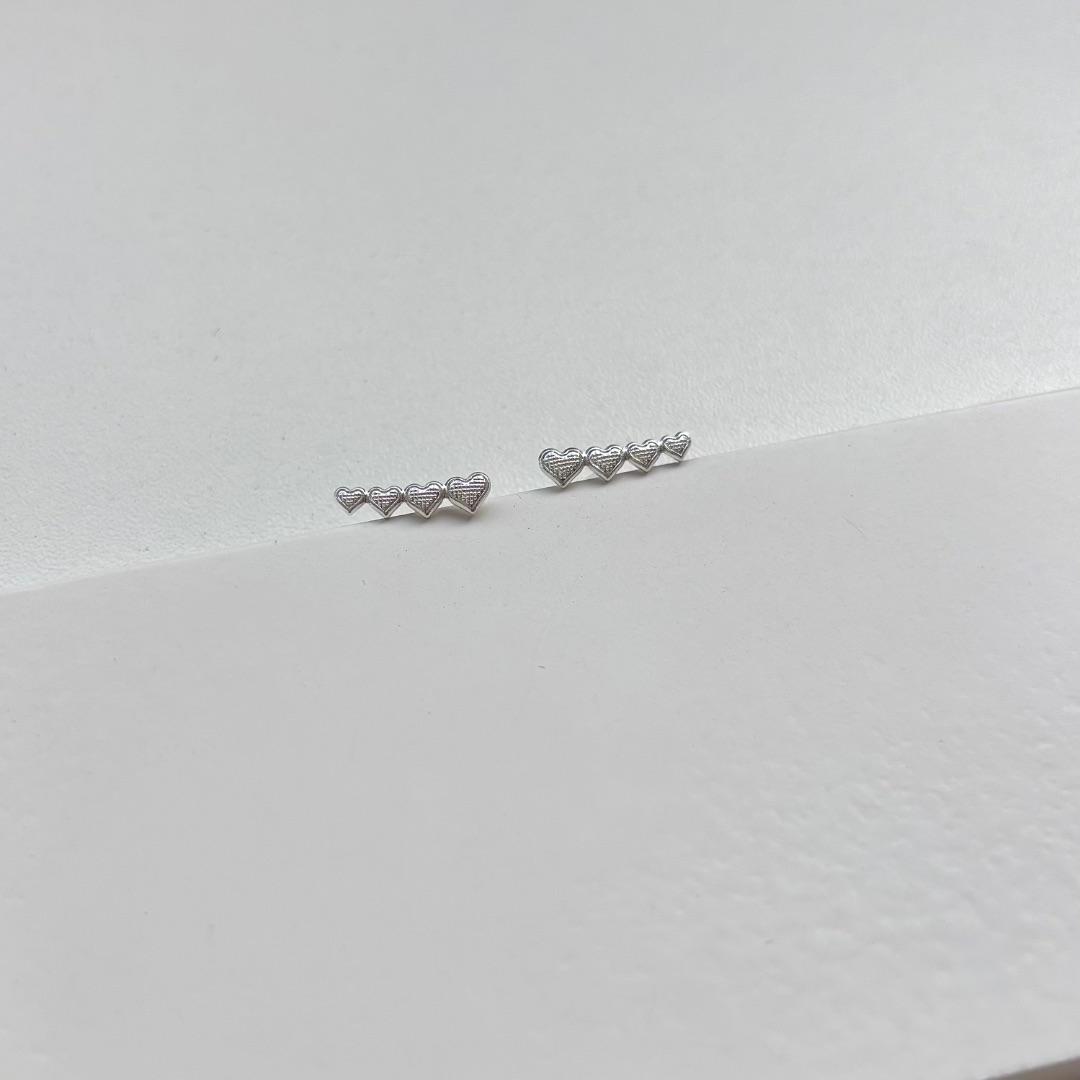 Brinco quatro corações diamantados